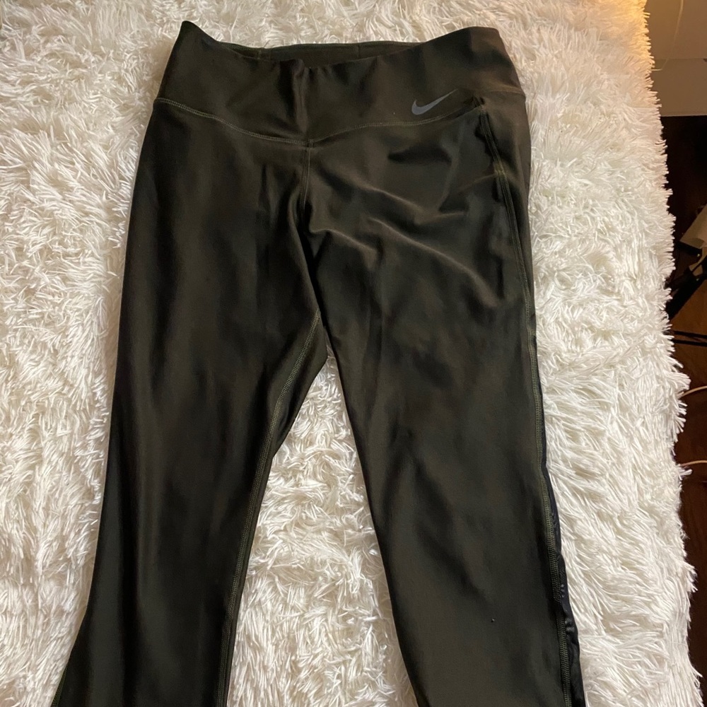 nike cropped olive leggings